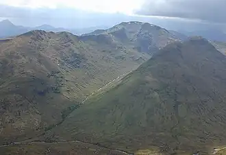 Blick vom nordöstlich liegenden Maol Chinn-dearg auf den Sgùrr a’ Mhaoraich