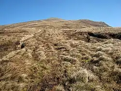 Blick entlang des Südwestgrats zum Gipfel des Sgùrr na Ruaidhe