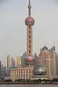 Pearl Tower vom Bund aus gesehen