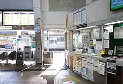 Bahnsteigsperren und Verkaufsschalter