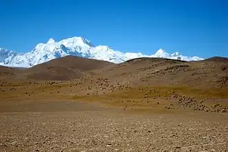 Langtang Ri ganz rechts im Bild, links davor der Porong Ri (links der Bildmitte der 8027 Meter hohe Shishapangma)