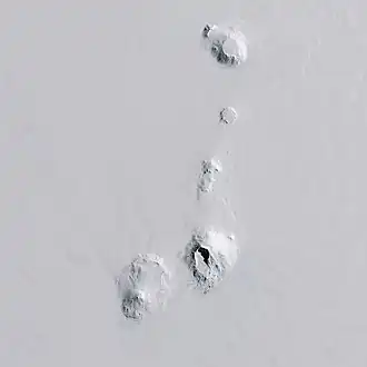 Satellitenaufnahme der Executive Committee Range (v. o. n. u.: Whitney Peak, Mount Hampton, Mount Cumming, Mount Hartigan, Mount Sidley, Mount Waesche)