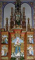 Der Mutter-Gottes-Altar, einer der beiden Seitenaltäre in der Pfarrkirche