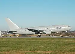 Eine Boeing 767-200 der Silverjet beim Start am Flughafen Luton