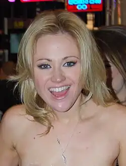 Sindee Jennings als junge Paylin