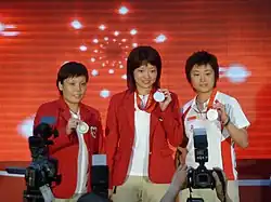 Das Tischtennis-Damenteam mit Silber 2008 (v. l. n. r.): Wang Yuegu, Li Jia Wei, Feng Tianwei