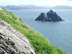 Blick von Skellig Michael auf Little Skellig und das Festland