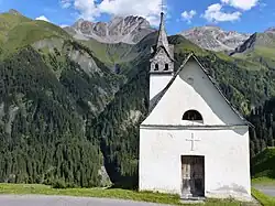 Vrin Sogn Giusep mit Blick auf den Piz Ault