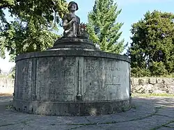 Soldatendenkmal von Robert Rudolf (1884–1932) für die während des Ersten Weltkriegs verstorbenen Wehrmänner. Riedholzschanze in Solothurn
