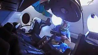 David Saint-Jacques prüft nach dem Andocken die Luftqualität in der Raumkapsel