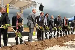 Symbolischer erster Spatenstich für den Ausbau der A 8 und den Bau der Neubaustrecke Wendlingen–Ulm auf der Albhochfläche (7. Mai 2012)