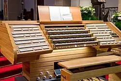 Spieltisch der Orgel von St. Antonius (Düsseldorf-Oberkassel)