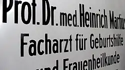 Sprechstundenschild Prof. Dr. med Heinrich Martius – Facharzt für Geburtshilfe – Gynäkologe und Hochschullehrer