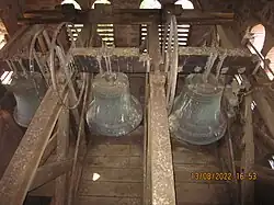 Glockengeläut im Turm der Kirche