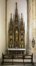 Seitenaltar des Hl. Josef (um 1870); Künstler unbekannt; Holz, farbig gefasst Öl-/Blattgold; ursprünglich an der Ostwand des südl. Seitenschiffes