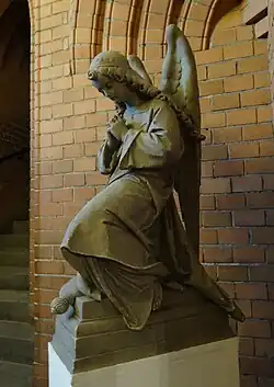 Engel von Aloys Denoth (links)