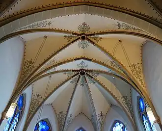 Kreuzgewölbe mit Deckenverzierungen