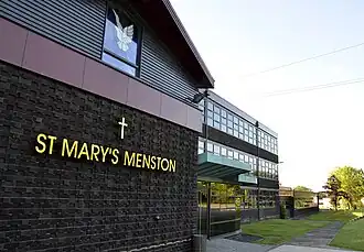 Eingang zur Schule St. Mary’s