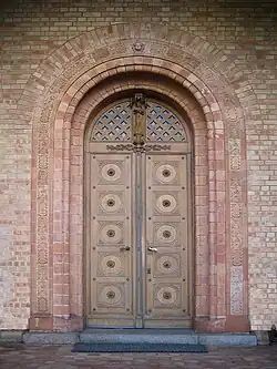 St. Peter und Paul, Haupteingang