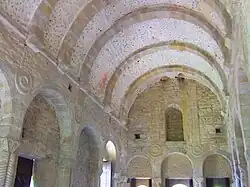 Rundtonne mit Gurten in Santa María del Naranco bei Oviedo, 1. Hälfte 9. Jh. n. Chr.