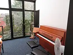 Musikzimmer mit Klavier