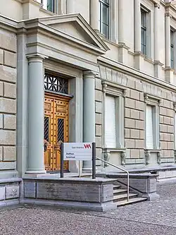 Osteingang zum Konzertsaal