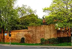 Eckturm der in den 1980er-Jahren entstandenen Stadtbefestigung Bergheims
