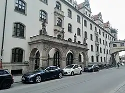 Stadtsparkasse München, Blickrichtung zum Tal