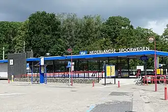 Die Vorderseite des Bahnhofes (2020)