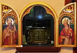 Ausstellungsnische der Mettlacher Staurothek (geöffneter Zustand)