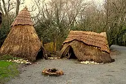 Nachbau einer Steinzeitsiedlung