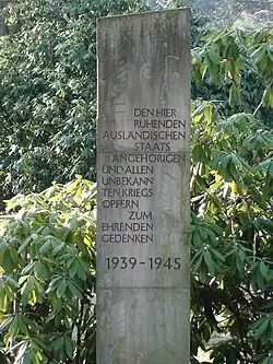 Stele für Zwangsarbeiter Friedhof III der Dreifaltigkeitsgemeinde