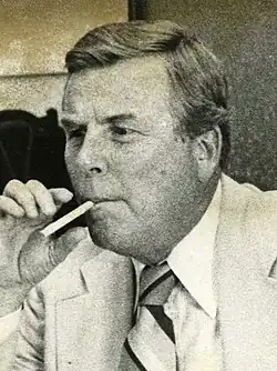 Sterling Lyon mit Zigarette im Mund im Jahre 1979