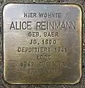 Alice Reinmann vor der Fruchtallee 115