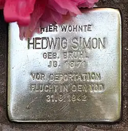 Stolpersteine vor Hedwig Fechheimers und Margarete Brühls letztem freiwilligen Wohnsitz