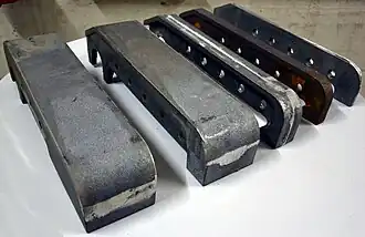 Roststeine des Treppenrostes eines Biomassedampfkessels