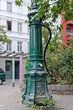 Typ III mit Krone (Sockel: Berliner Bär)