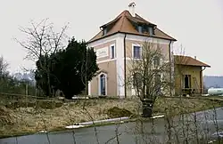 Der ehemalige Bahnhof „Theißing“ bei Tholbath, heute in Privatbesitz