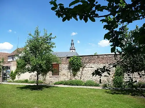 Einfassungsmauer nach Norden