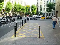 Barcelona: U-Bahn-Notausgang im öffentlichen Straßenraum