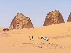 Pyramide N11 links und N12 rechts