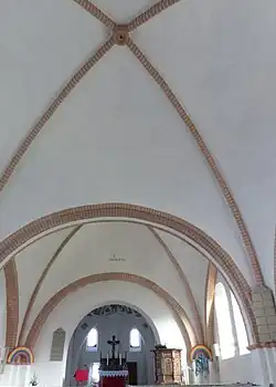 Sicht nach Osten, Gewölbe des Schiffs erneuert