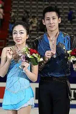 Wenjing Sui und Han Cong bei der Vier-Kontinente-Meisterschaft 2016