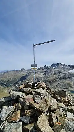 Steinmännchen auf dem Piz Ursera