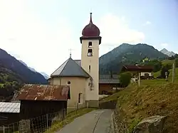 Surcasti mit Kirche Sogn Giusep