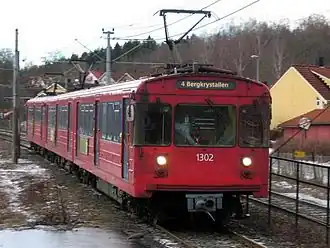 Wagen 1302 aus der Serie T5 auf der Linie 4 Richtung Bergkrystallen