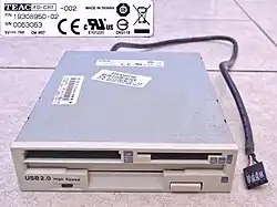 3½″-Diskettenlaufwerk mit integrierten Kartenleser und USB-Anschluss von TEAC (Ein­bau­ver­sion)