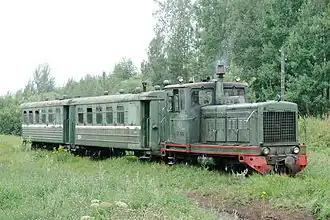 ТУ4-2129 mit Personenzug bei Mirny (Oblast Kirow; 2007)