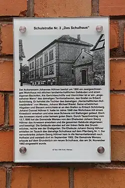 Glaspanel-Beispiel am denkmal- geschützten Schulhaus