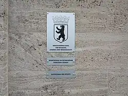 Tafel mit Namensnennung